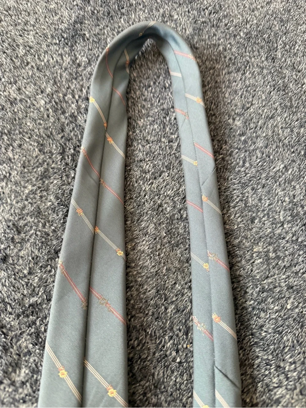 Southport Men's Gray Diagonal Stripe Tie with Red and white accents